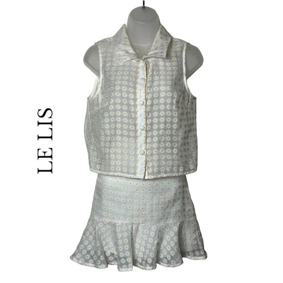 1724. LE LIS SLEEVELESS SHEER TOP AND A MINI LENGTH SKIRT SET SIZE SMALL FLOWERS - Picture 1 of 9
